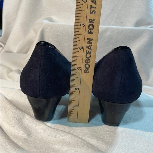 Sofft Navy Blue Suede Heels with Chunky Low Heel and Bow Detail EUC 8N - Picture 13 of 13